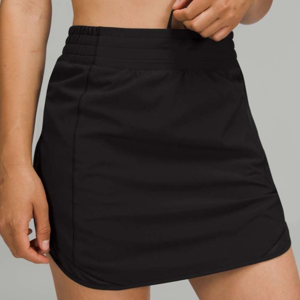 Lululemon Hotty Hot High-Rise Skirt *Long
Black Size 4